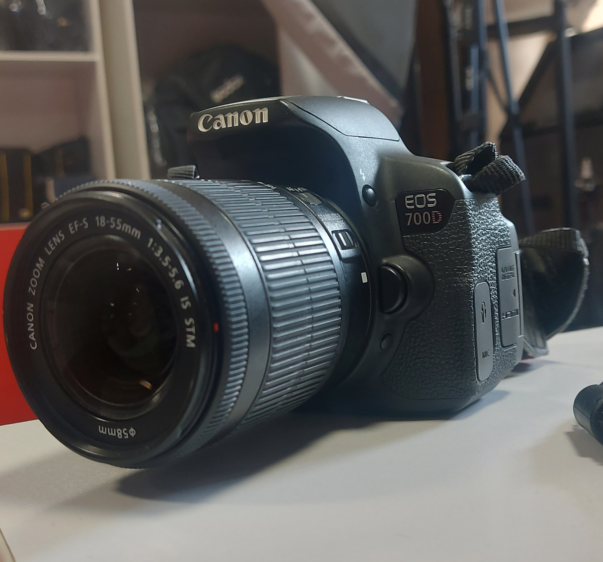 دوربین عکاسی کانن Canon EOS 700D Kit 18-55mm f/3.5-5.6 IS STM-دست دوم