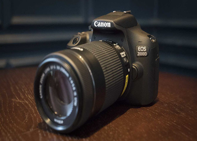 Canon Eos 2000D camera in terms of design and features